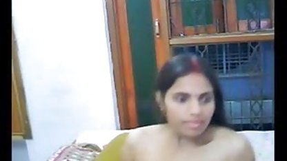 चेक सुनहरे बालों फुल सेक्सी सेक्सी फिल्म वाली कपड़े चुनता है, और उसे