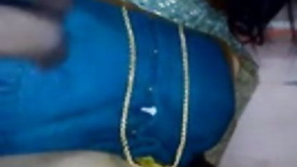 एक किट्टी पर एक सेक्सी फिल्म का वीडियो चाहिए लाल सोफे