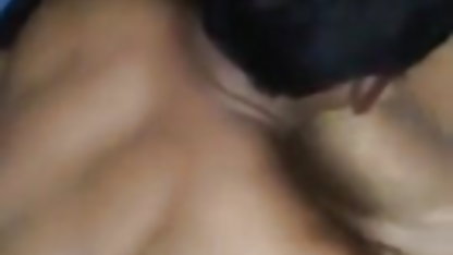 लड़की में चश्मा खेल के साथ एक किट्टी झूठ बोल रही फिल्म सेक्सी फुल है पर के बिस्तर