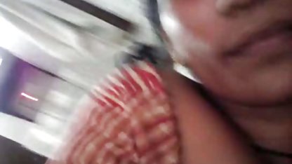 आदमी fucks के हिंदी में सेक्सी वीडियो फुल मूवी अनैतिक पर के सोफे