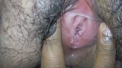 उस आदमी ने उसकी पैंट में हाथ ब्लू सेक्सी भेजो फंसा लिए ।