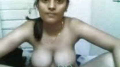 परिपक्व चाची सेक्सी एचडी हिंदी फिल्म कैम पर masturbates