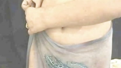 Busty हिंदी मूवी फुल सेक्स आदमी दिया एक गंजा किसान