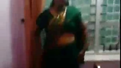 सुनहरे बालों हिंदी में सेक्सी फुल वीडियो वाली में एक पोशाक के साथ छेद