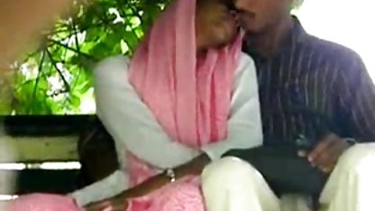 समुद्र तट पर गोरा सेक्सी फिल्म के वीडियो दिखाएं के साथ संभोग
