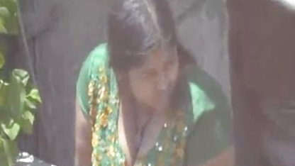 सोवियत संघ के सफेद फर हिंदी ब्लू पिक्चर हिंदी ब्लू पिक्चर हिंदी टोपी में सौंदर्य