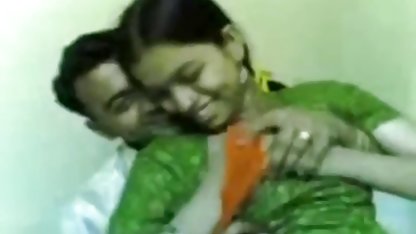 सख्त सुनहरे हिंदी इंग्लिश सेक्सी मूवी बालों वाली caresses लिंग के व्यापार साथी